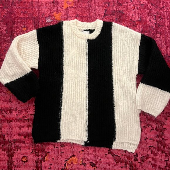 ASOS DESIGN sweater with vertical stripe pattern in black and white - Picture 2 of 3